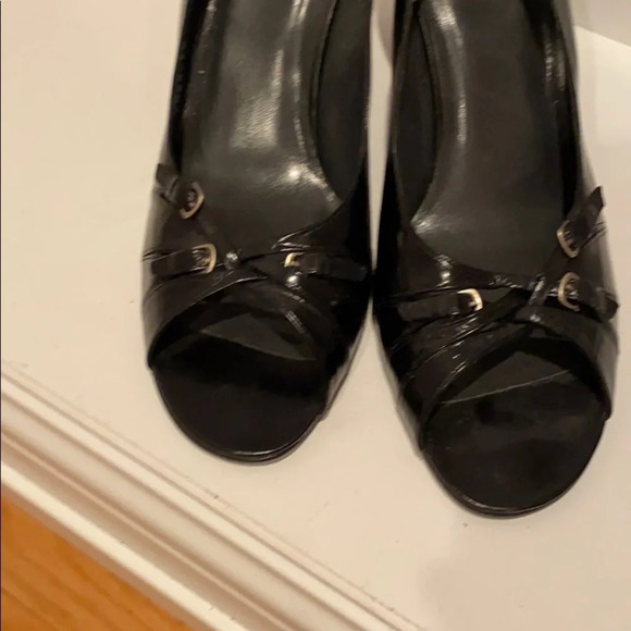 HP 5/3 Stuart Weitzman Buckettes black peep toe sling back size 11M - Picture 8 of 10